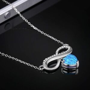 NWOT  Infinity Heart Pendant Necklace